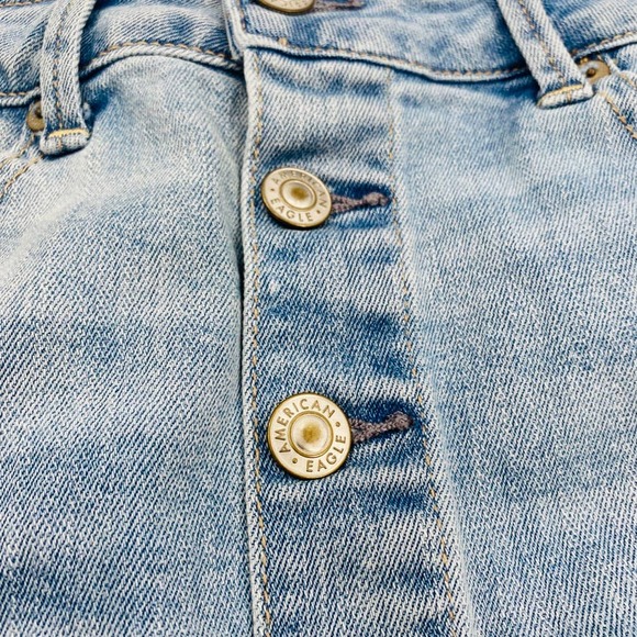American Eagle Light Wash Button Front Hi-Rise A-Line Skirt Super Stretch Sz 4 - Picture 9 of 13
